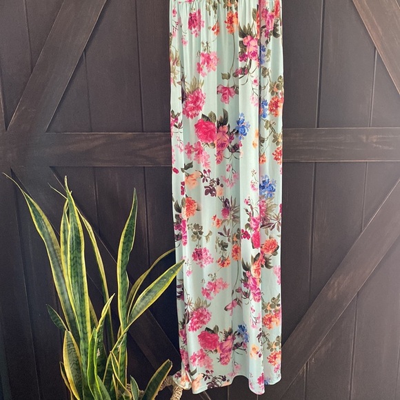 Bellamie Large Light Green with Vibrant Flower design. Sleeveless - Picture 6 of 8